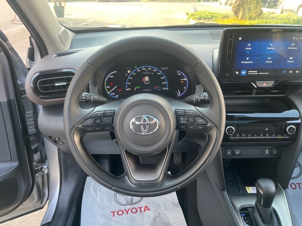 Toyota Yaris Cross nuova a Ragusa (10)