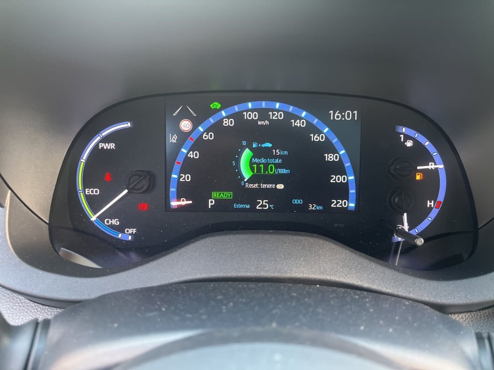 Toyota Yaris Cross nuova a Ragusa (11)