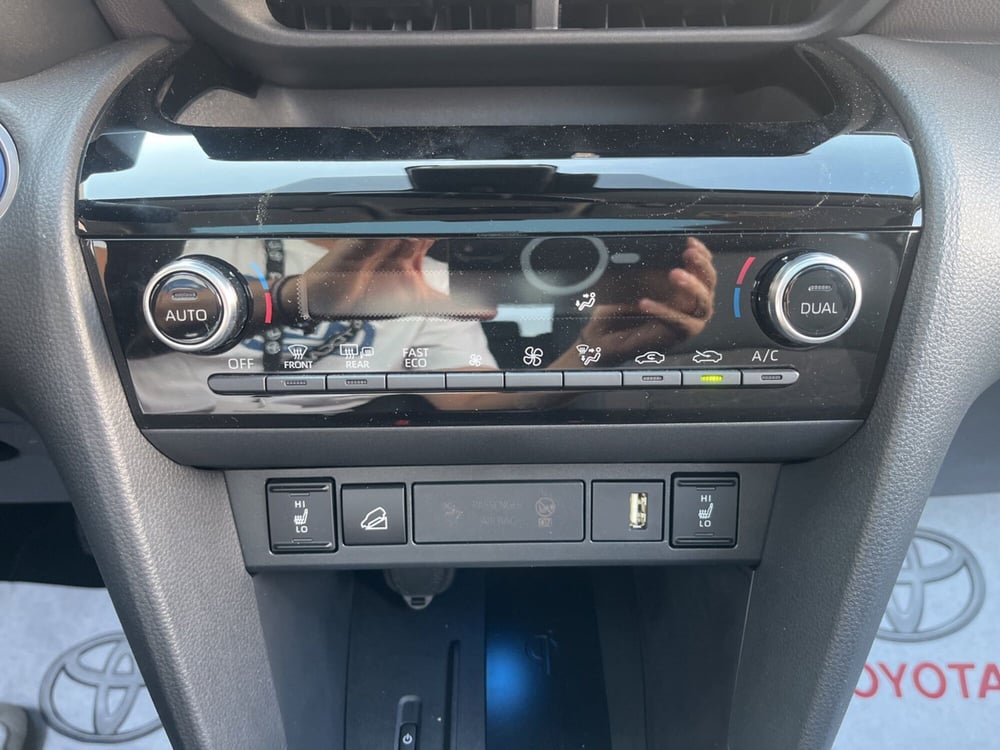 Toyota Yaris Cross nuova a Ragusa (15)