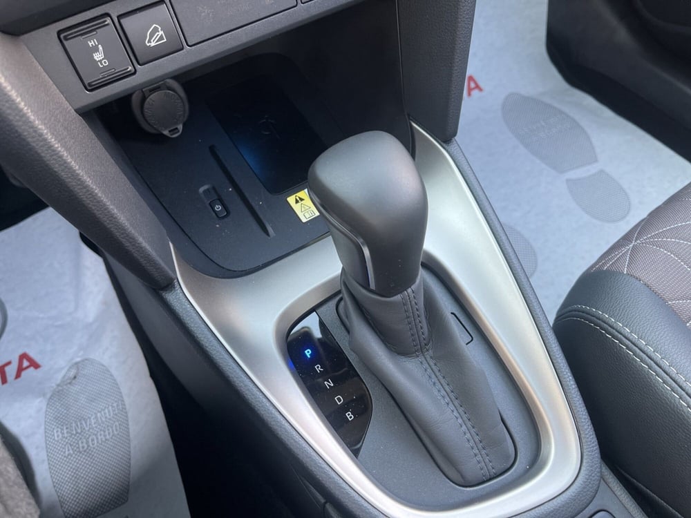 Toyota Yaris Cross nuova a Ragusa (16)