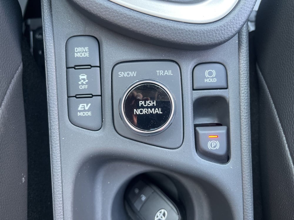 Toyota Yaris Cross nuova a Ragusa (17)