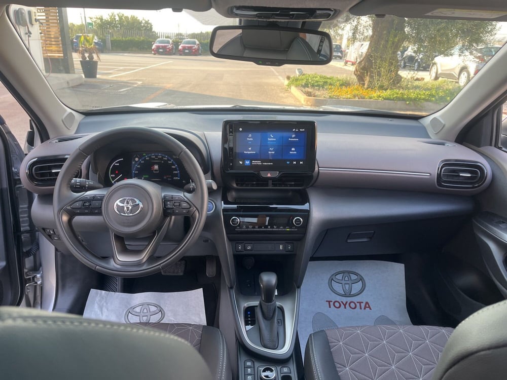 Toyota Yaris Cross nuova a Ragusa (9)
