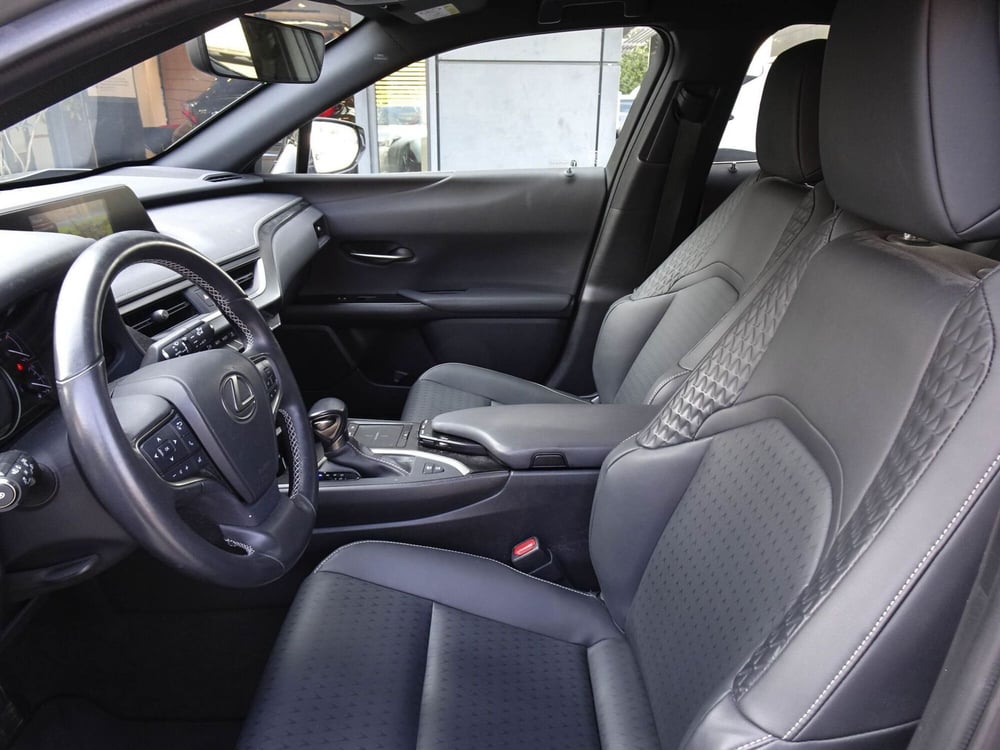 Lexus UX usata a Treviso (10)