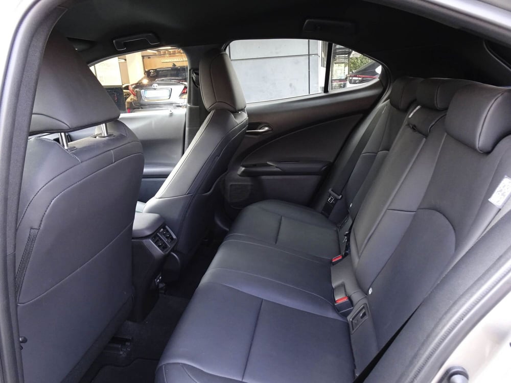 Lexus UX usata a Treviso (11)