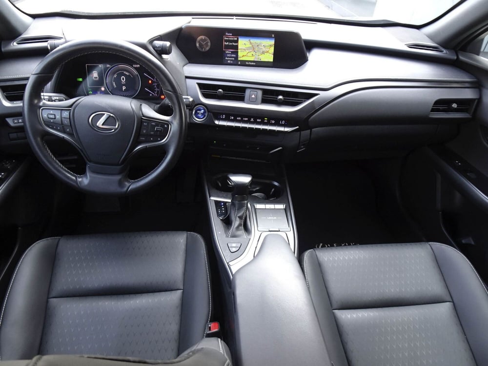 Lexus UX usata a Treviso (13)
