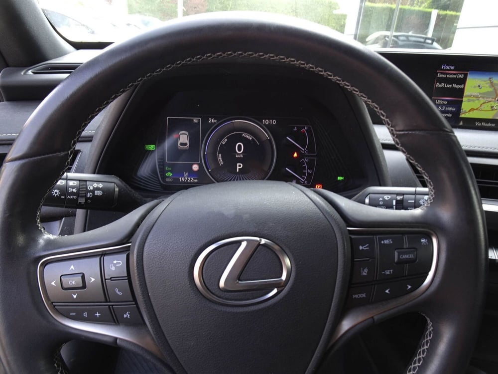 Lexus UX usata a Treviso (14)