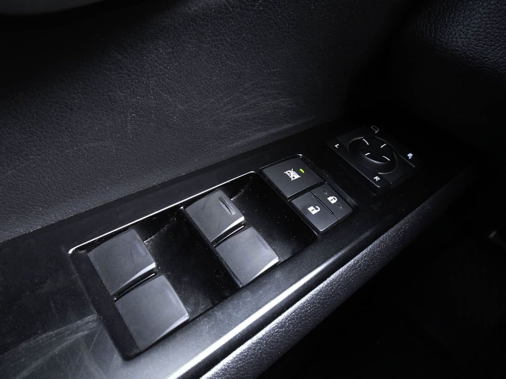 Lexus UX usata a Treviso (17)