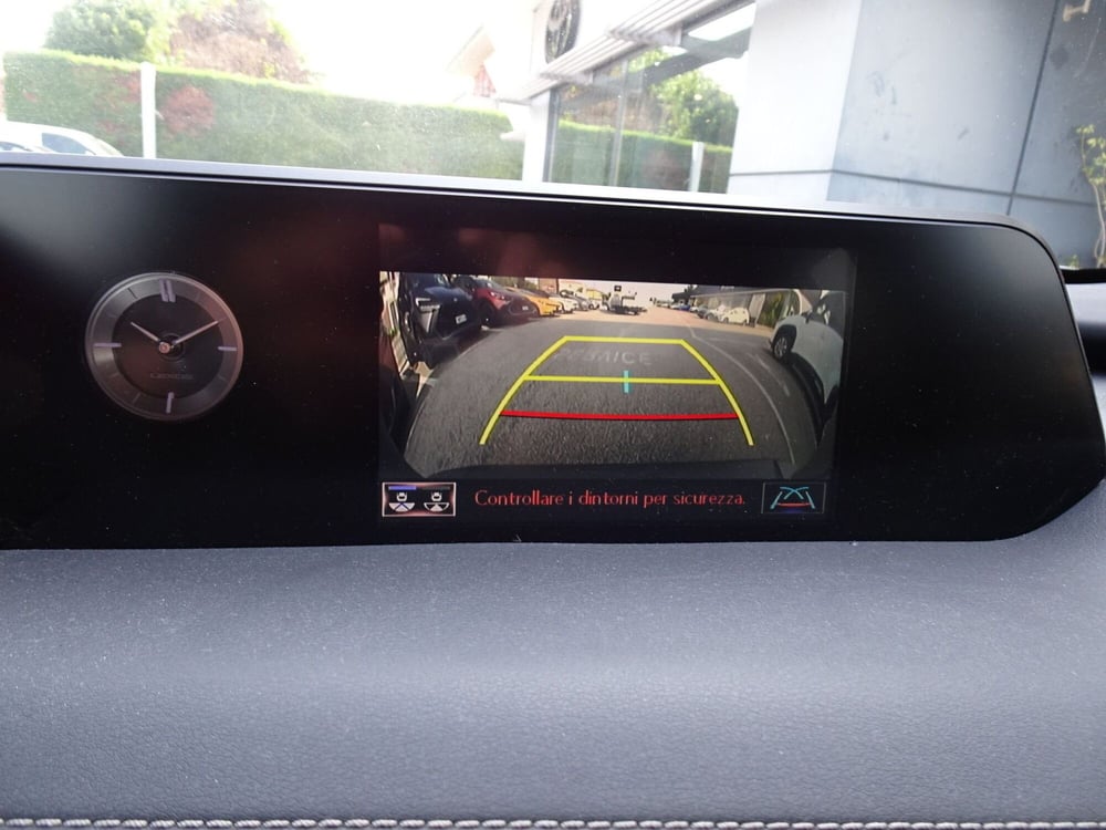 Lexus UX usata a Treviso (18)