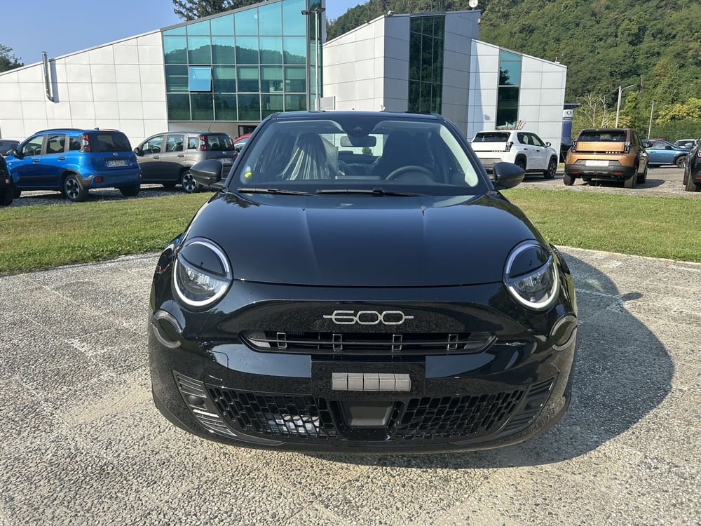 Fiat 600 nuova a La Spezia (2)