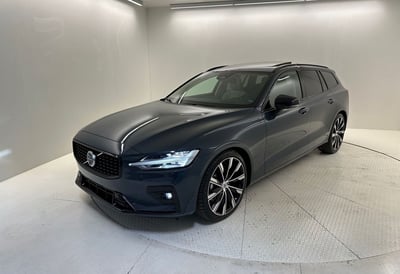 Volvo V60 B4 automatico Ultimate Dark nuova a Bergamo