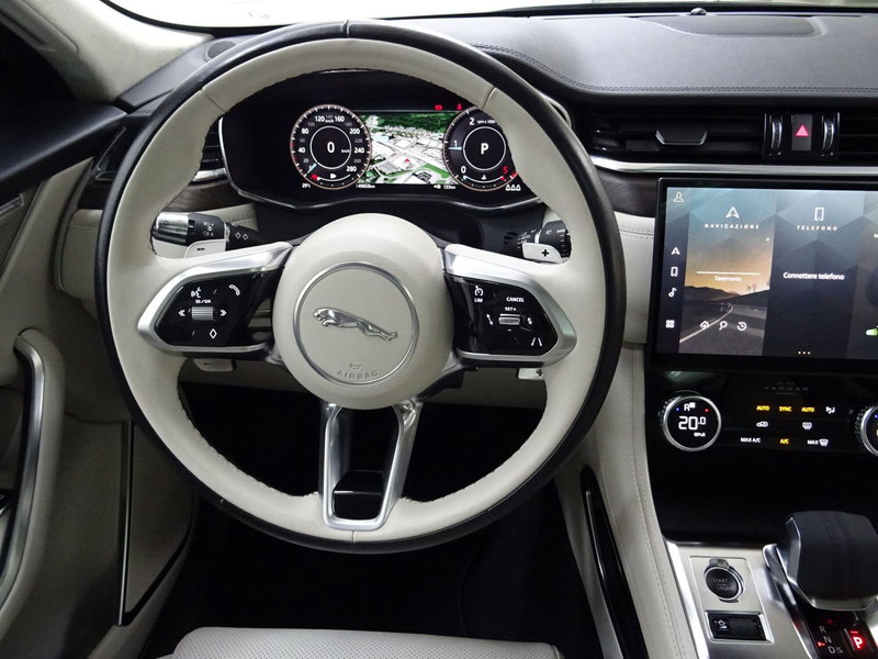 Jaguar F-Pace usata a Como (10)