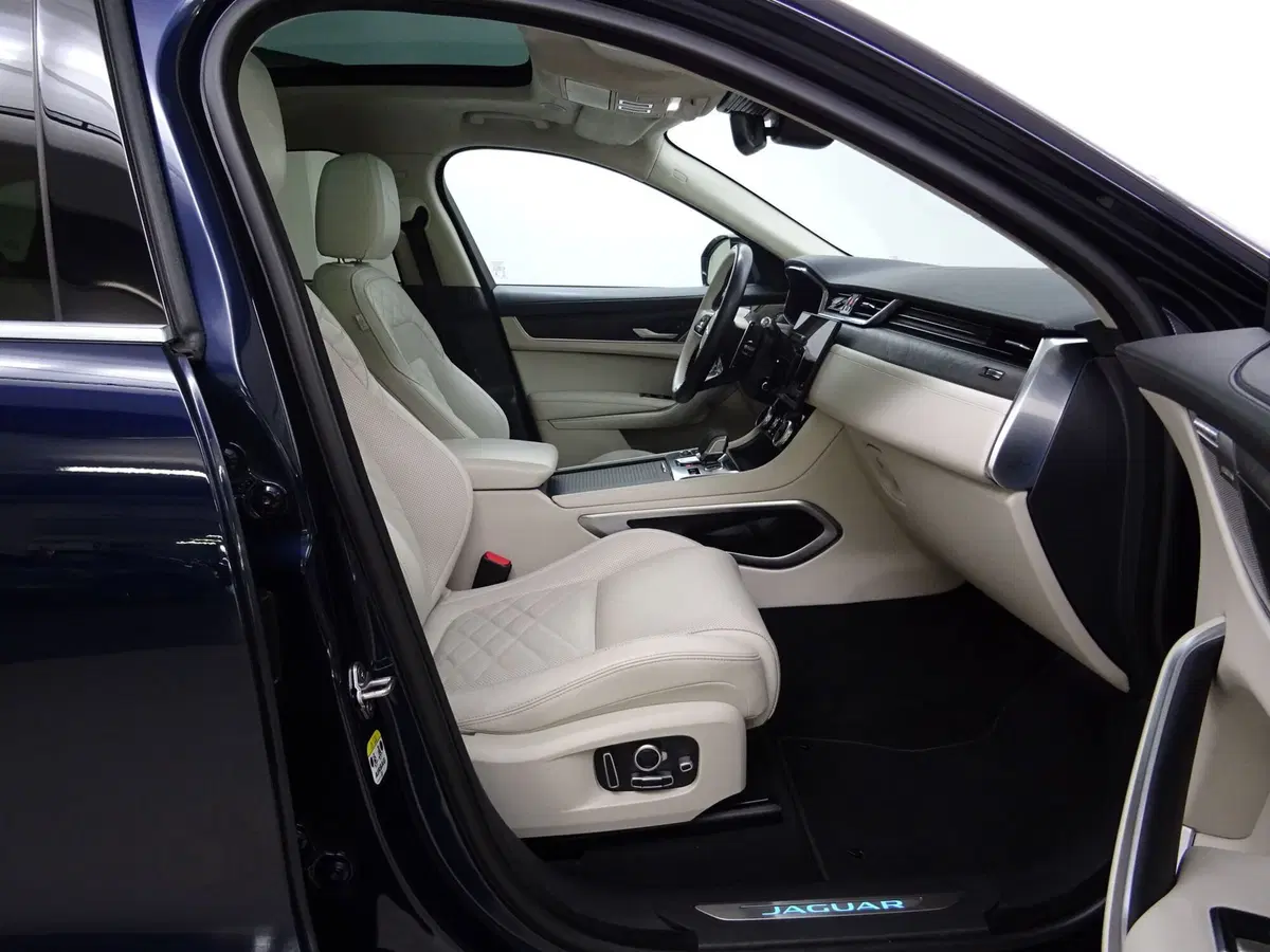 Jaguar F-Pace usata a Como (3)