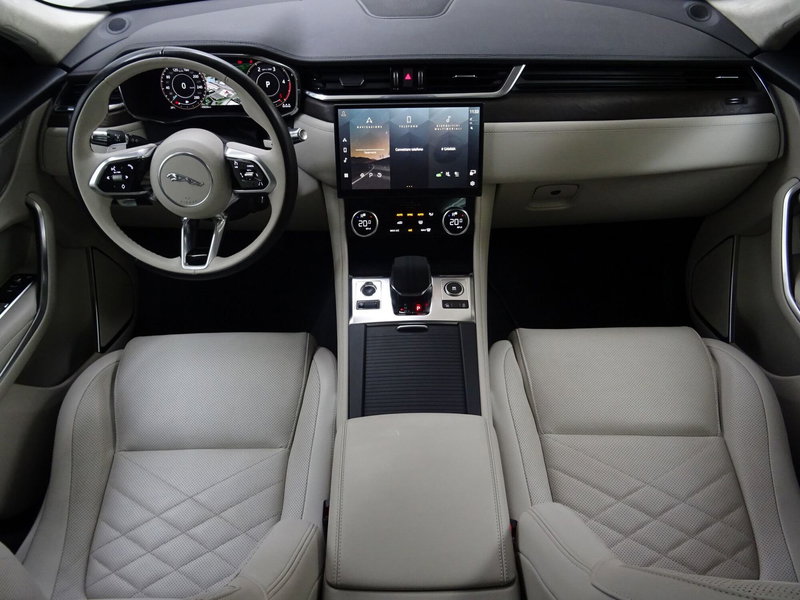 Jaguar F-Pace usata a Como (4)