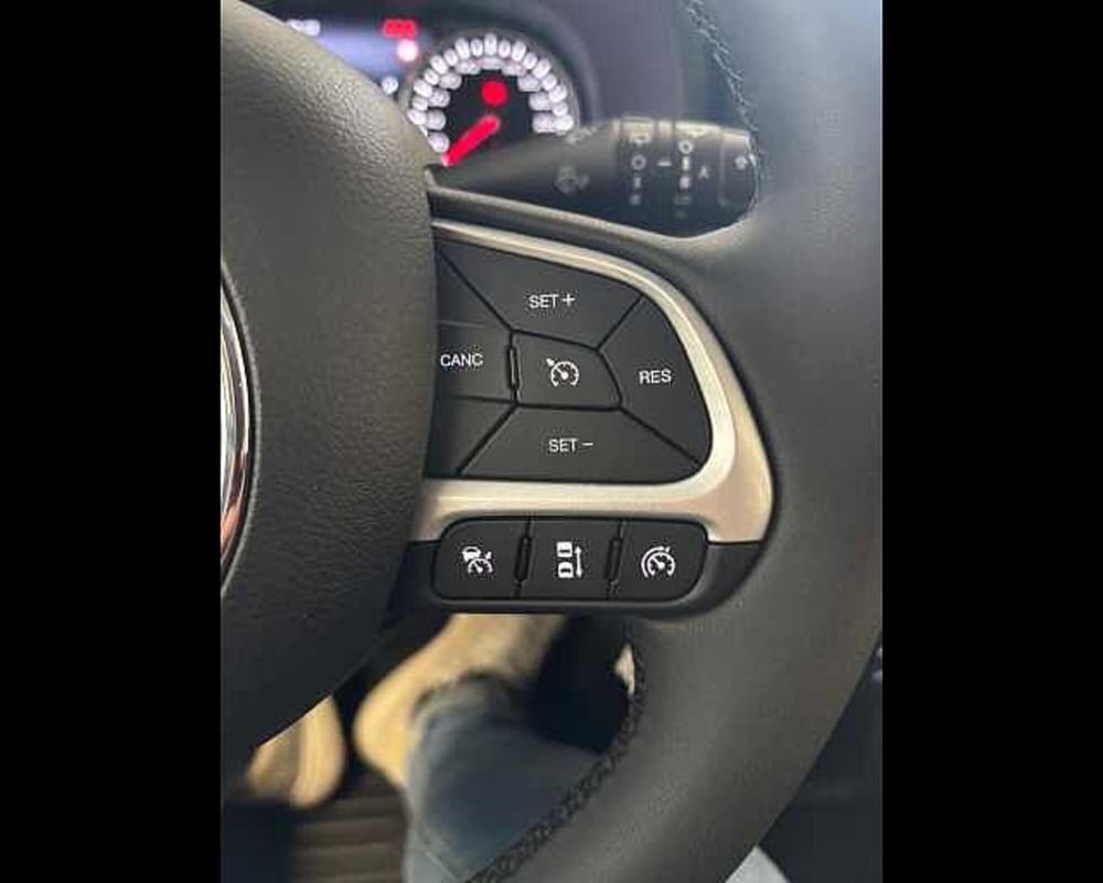 Jeep Renegade usata a Milano (13)