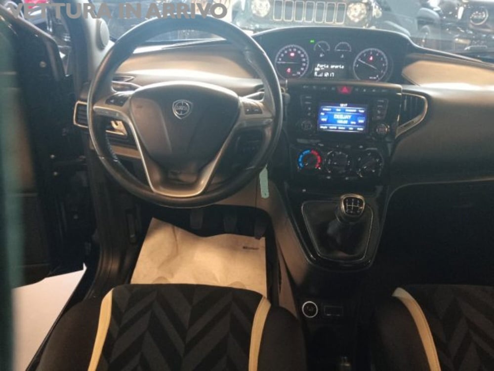 Lancia Ypsilon usata a Modena (5)