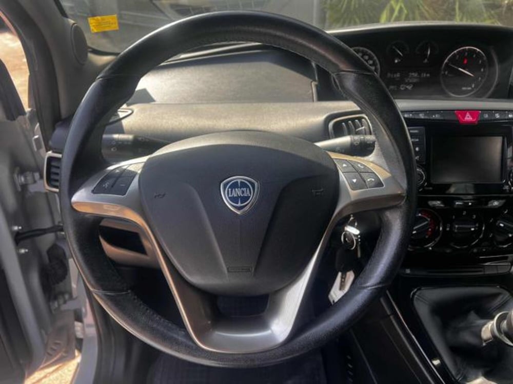 Lancia Ypsilon usata a Sassari (11)