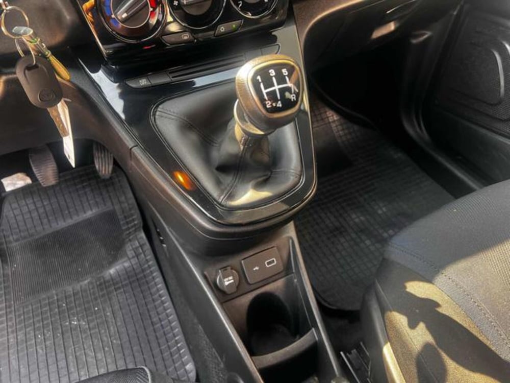 Lancia Ypsilon usata a Sassari (13)
