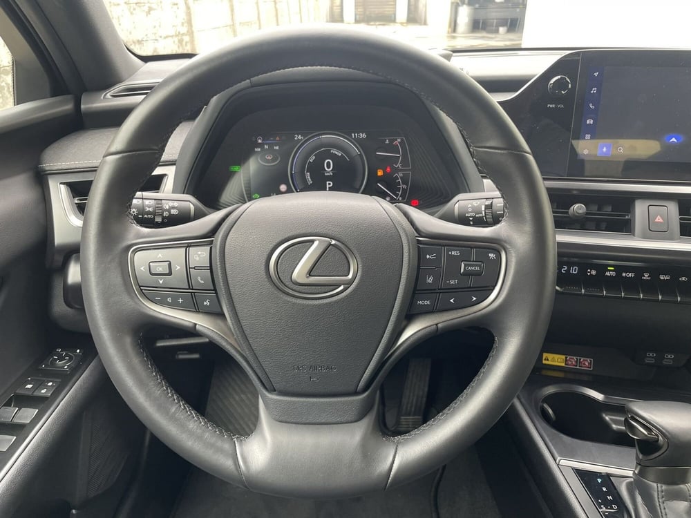 Lexus UX usata a Treviso (16)