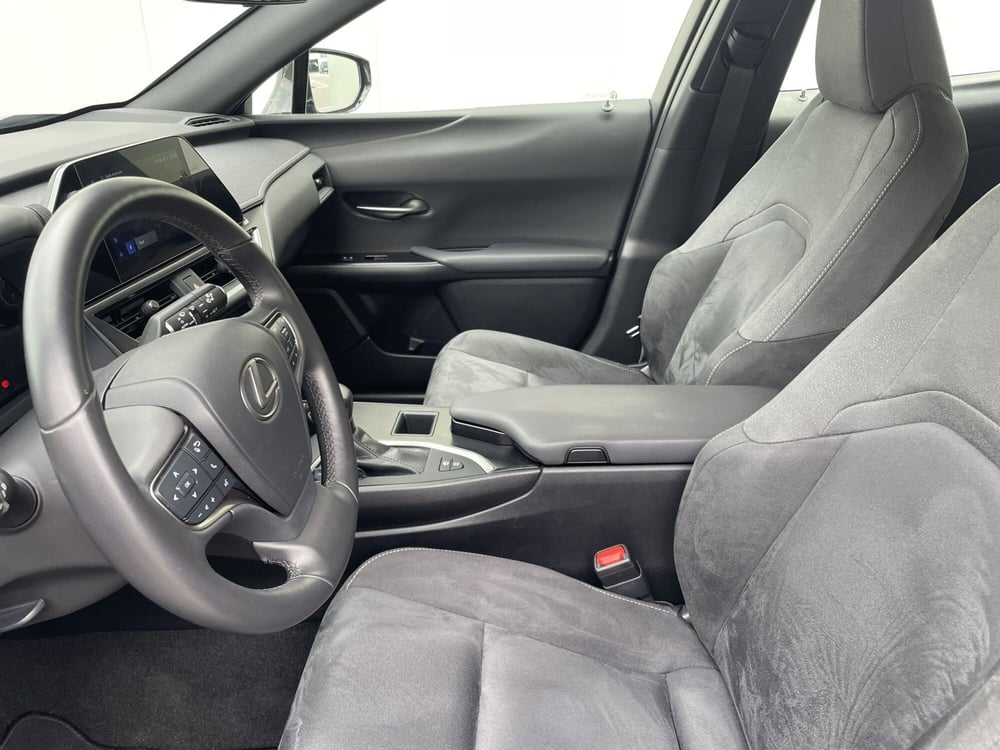 Lexus UX usata a Treviso (9)