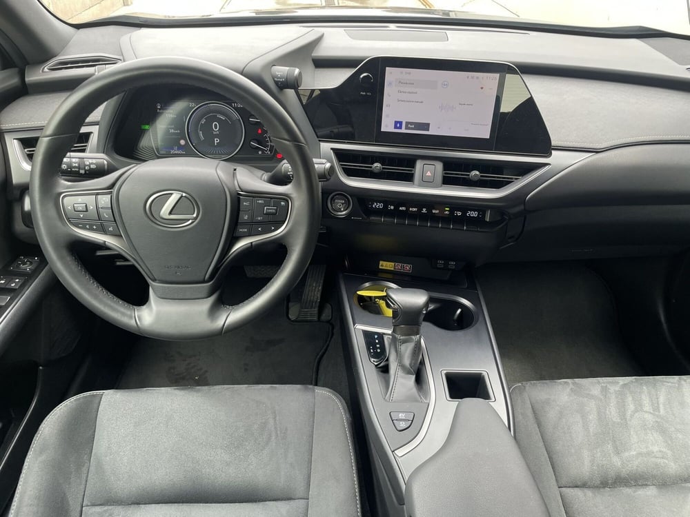 Lexus UX usata a Treviso (11)