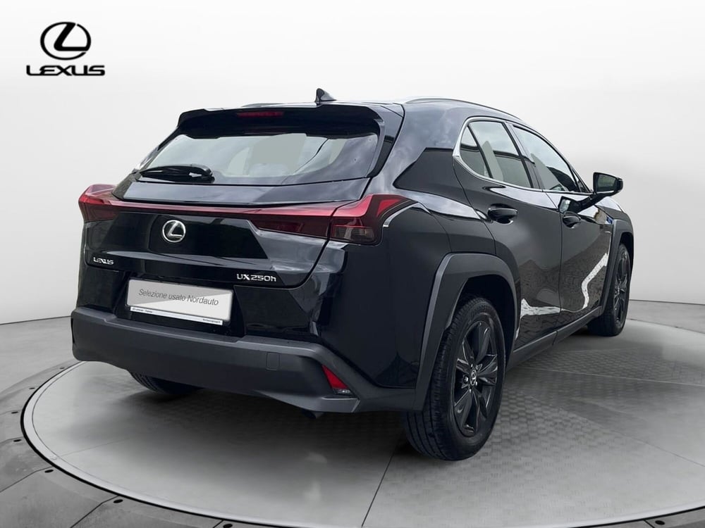 Lexus UX usata a Treviso (6)