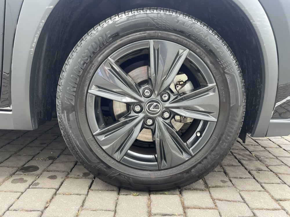 Lexus UX usata a Treviso (7)