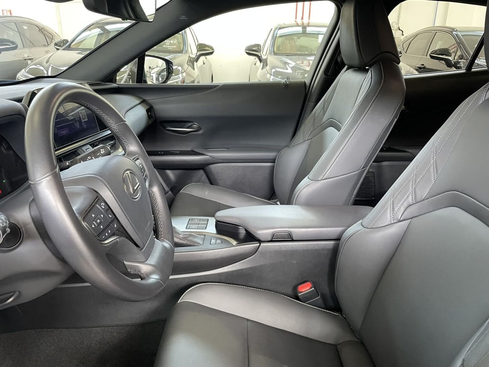 Lexus UX usata a Treviso (10)
