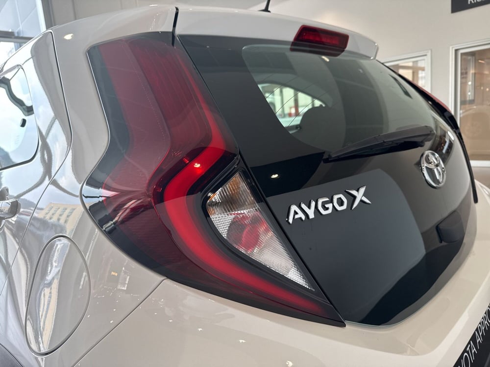 Toyota Aygo X nuova a Sassari (10)