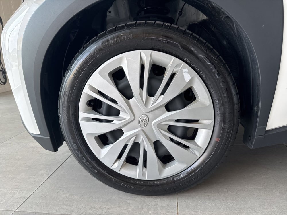 Toyota Aygo X nuova a Sassari (15)