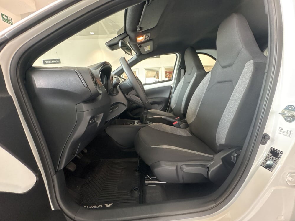 Toyota Aygo X nuova a Sassari (17)