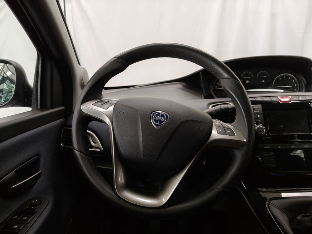 Lancia Ypsilon usata a Roma (10)