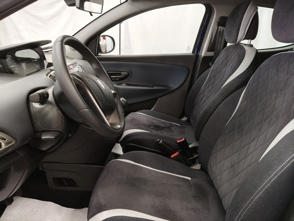 Lancia Ypsilon usata a Roma (13)