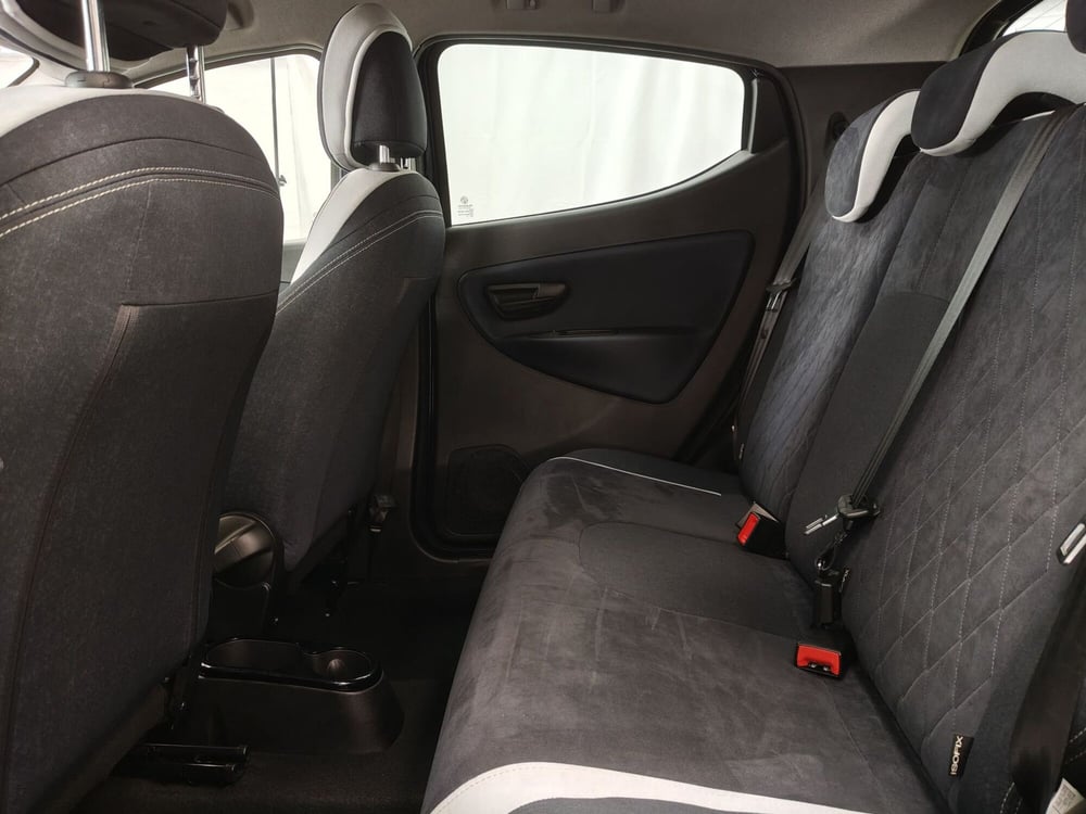 Lancia Ypsilon usata a Roma (14)