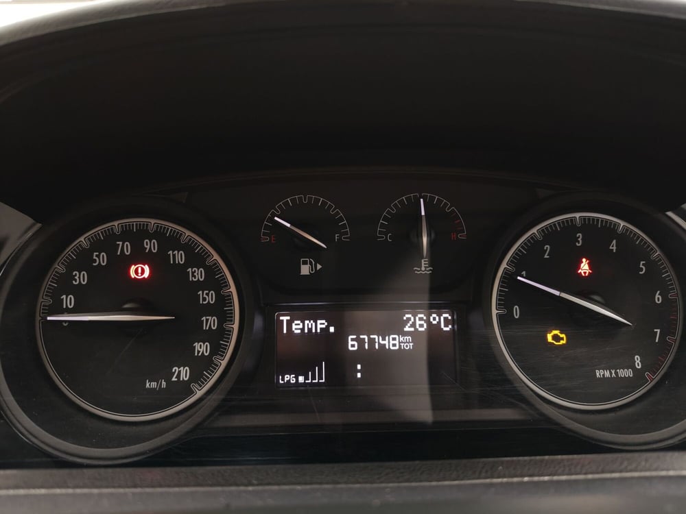 Lancia Ypsilon usata a Roma (15)