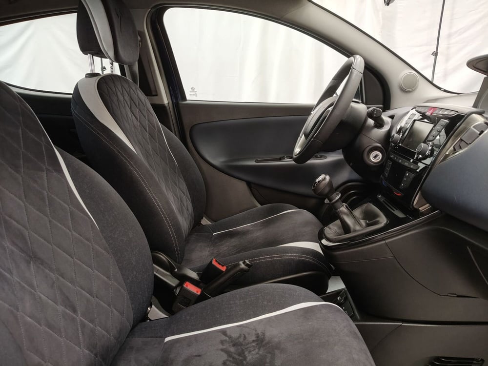 Lancia Ypsilon usata a Roma (5)