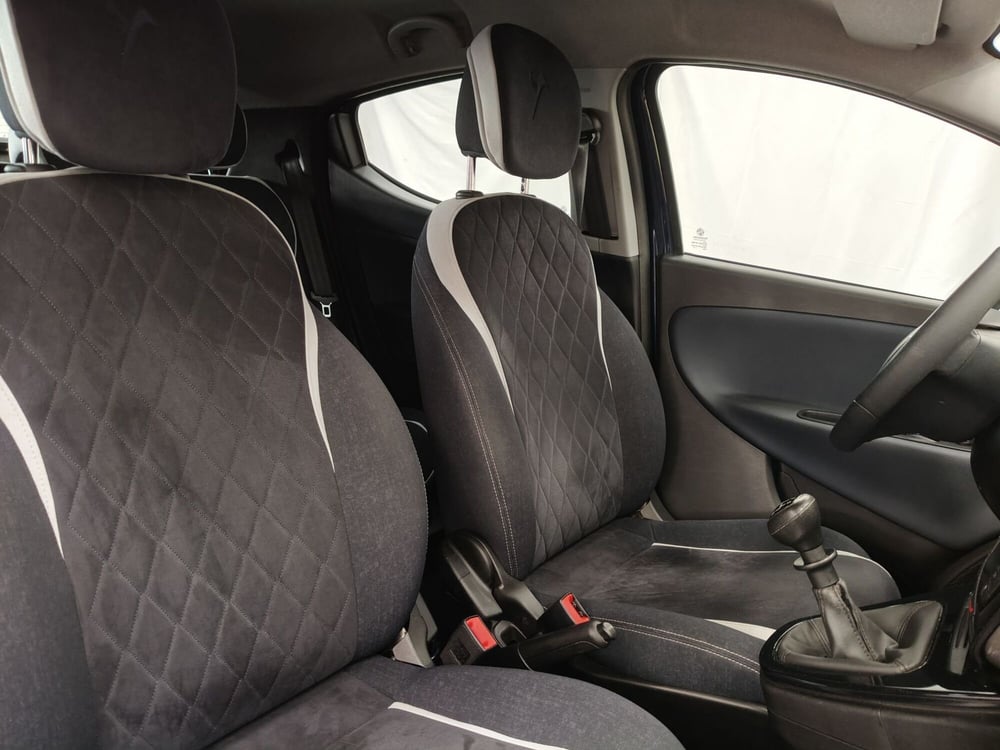 Lancia Ypsilon usata a Roma (6)