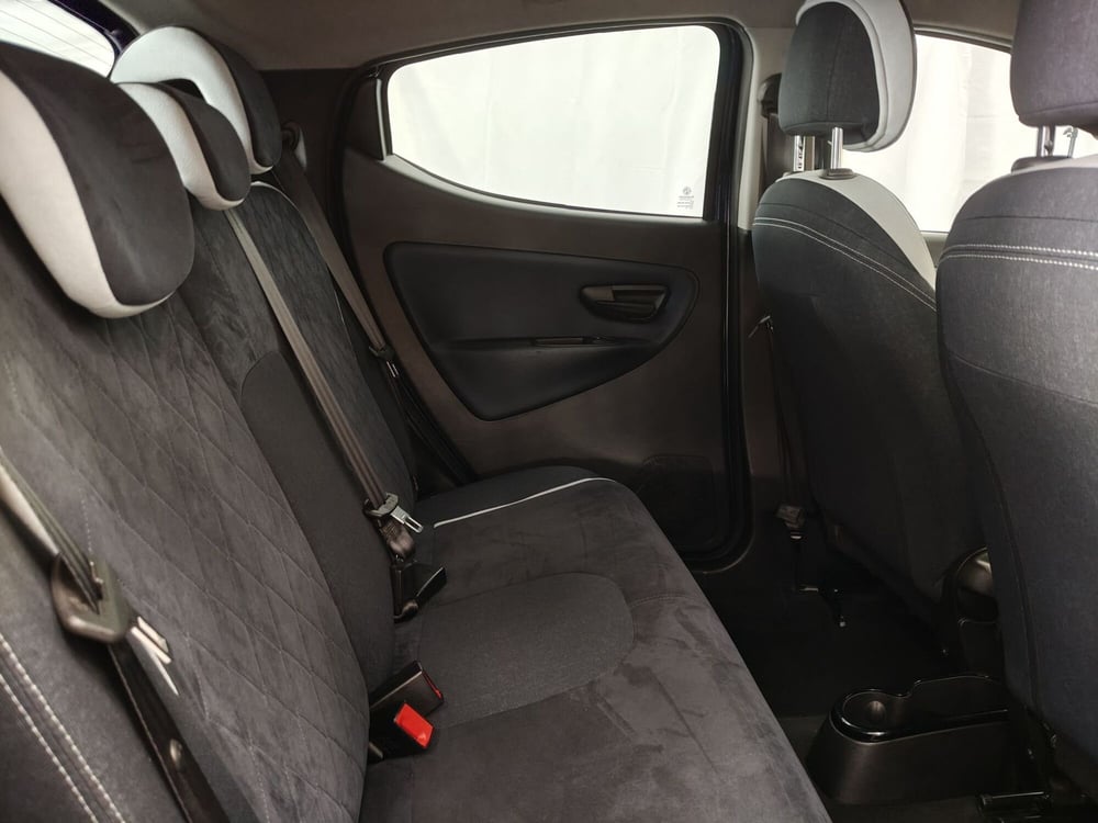 Lancia Ypsilon usata a Roma (7)