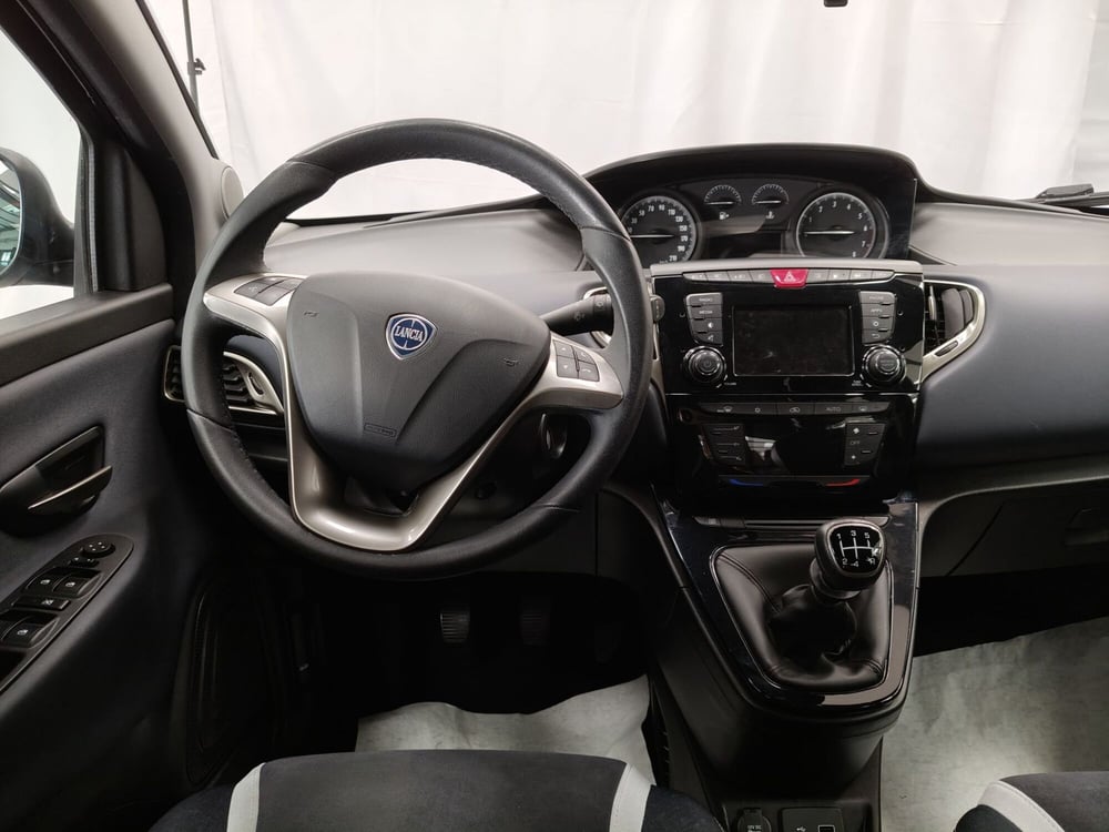 Lancia Ypsilon usata a Roma (9)