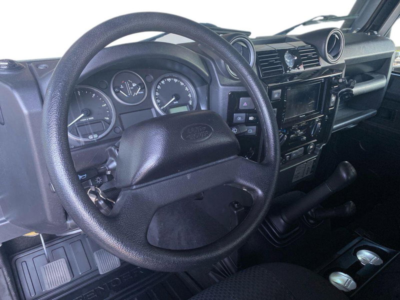 Land Rover Defender usata a Bergamo (11)