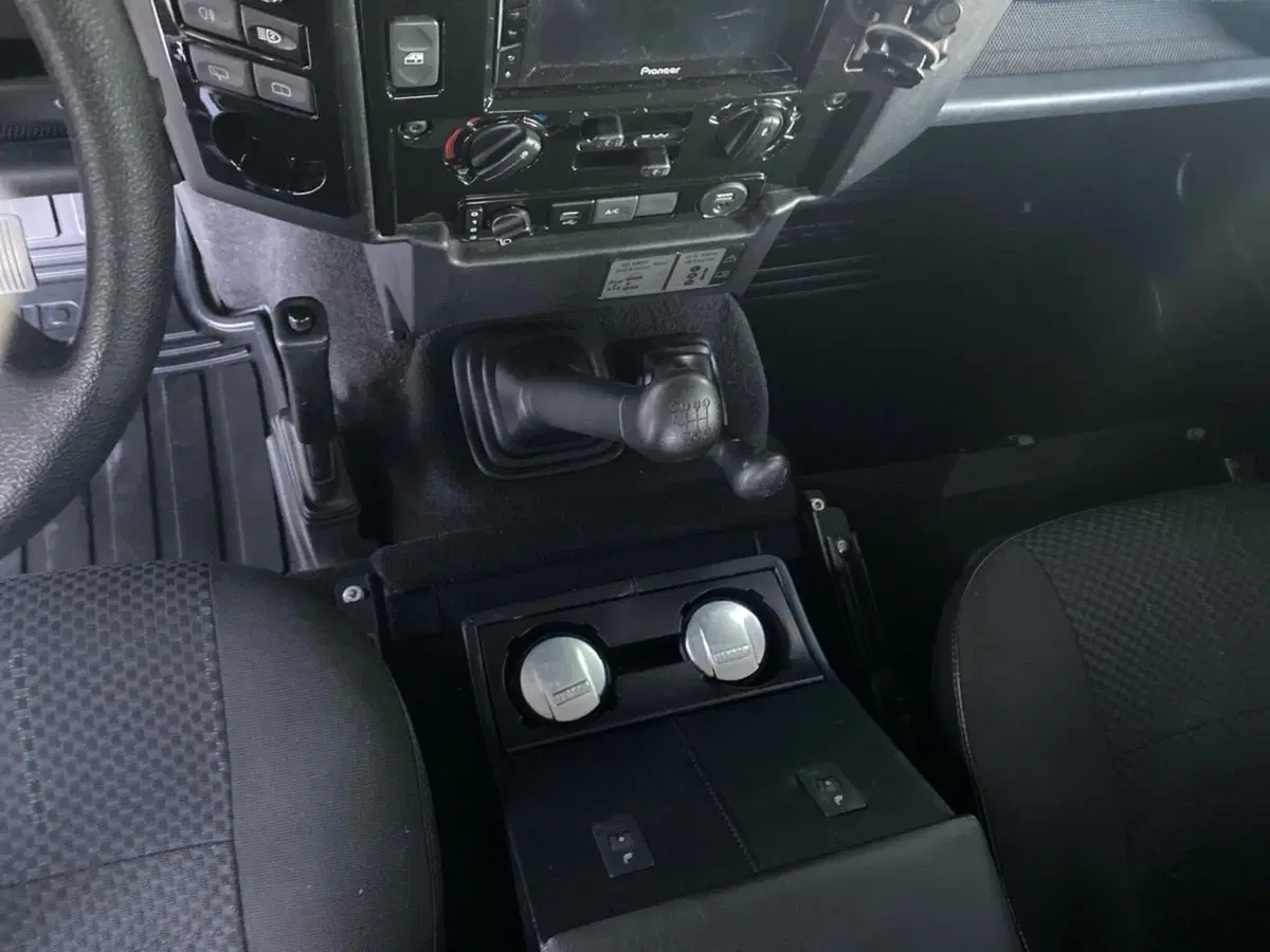 Land Rover Defender usata a Bergamo (14)
