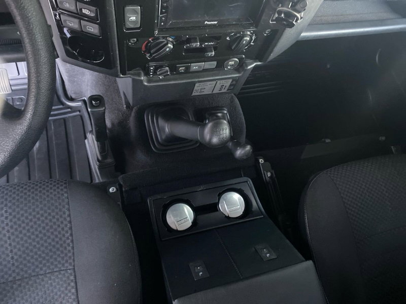 Land Rover Defender usata a Bergamo (14)