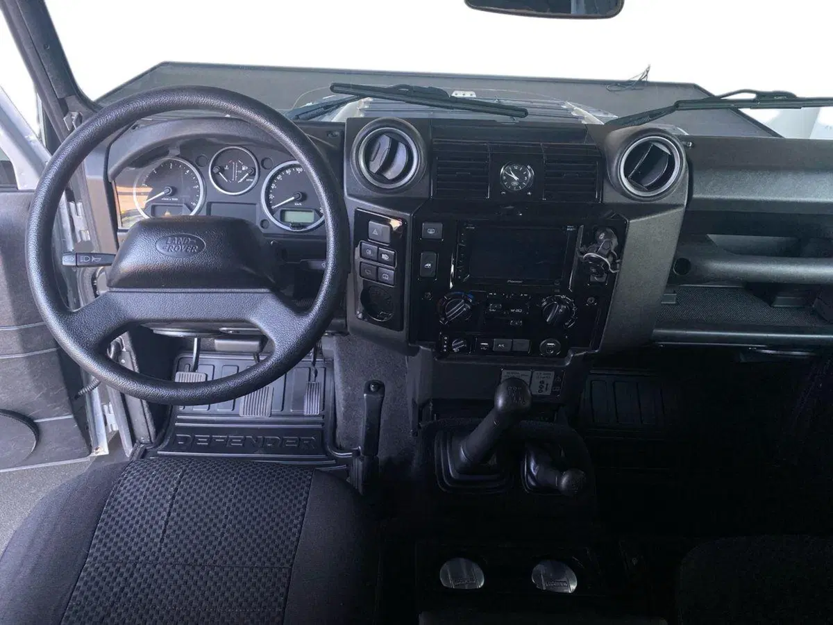 Land Rover Defender usata a Bergamo (9)