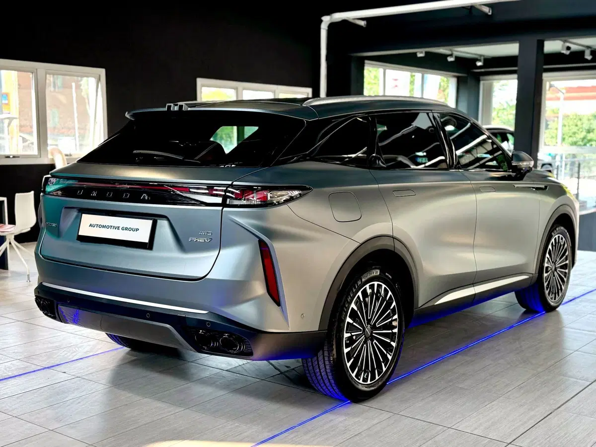 Omoda Omoda 9 SHS-P nuova a Bologna (4)