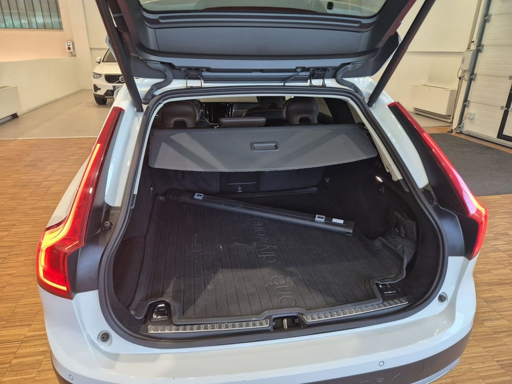Volvo V90 Cross Country usata a Como (11)