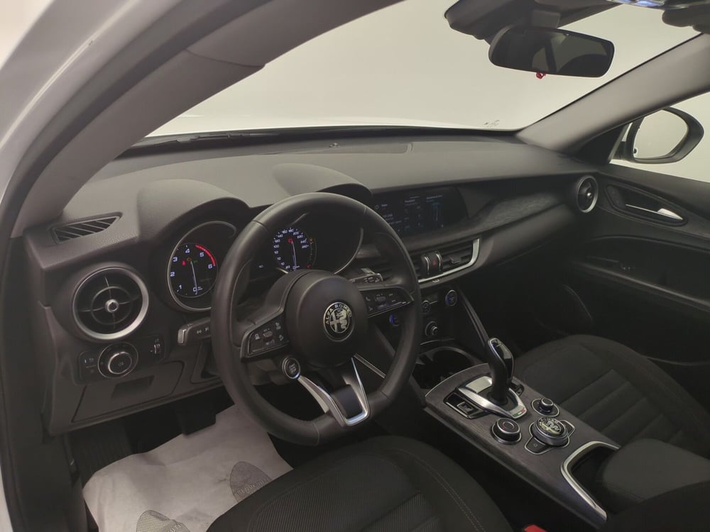 Alfa Romeo Stelvio usata a Avellino (18)