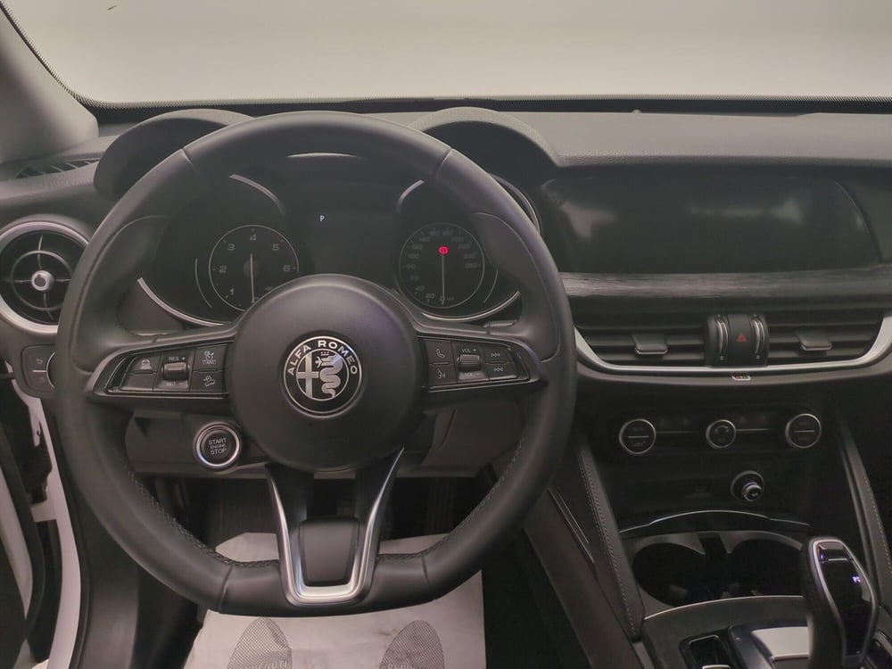 Alfa Romeo Stelvio usata a Avellino (19)