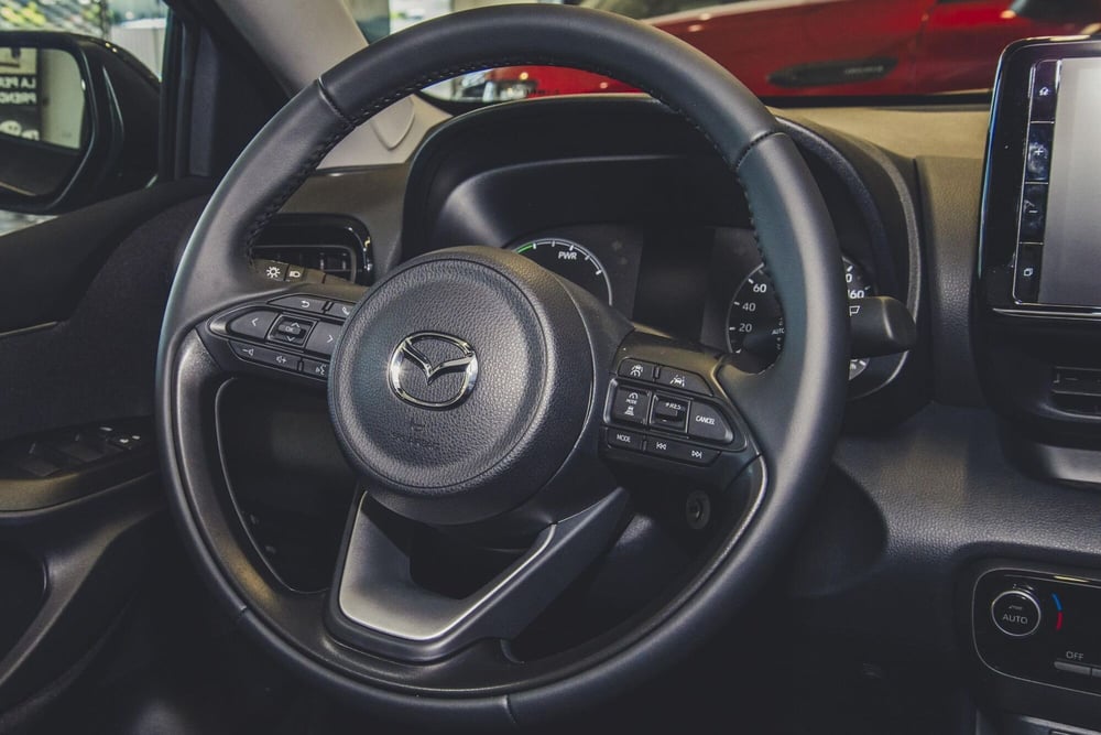 Mazda Mazda2 Hybrid nuova a Vercelli (8)