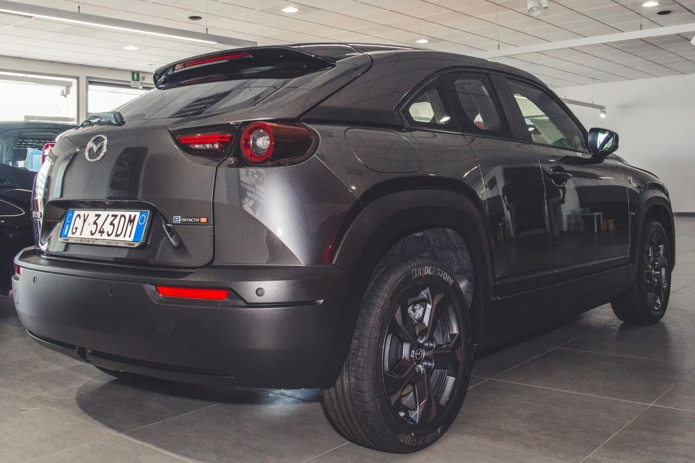 Mazda MX-30 nuova a Verbano Cusio Ossola (5)