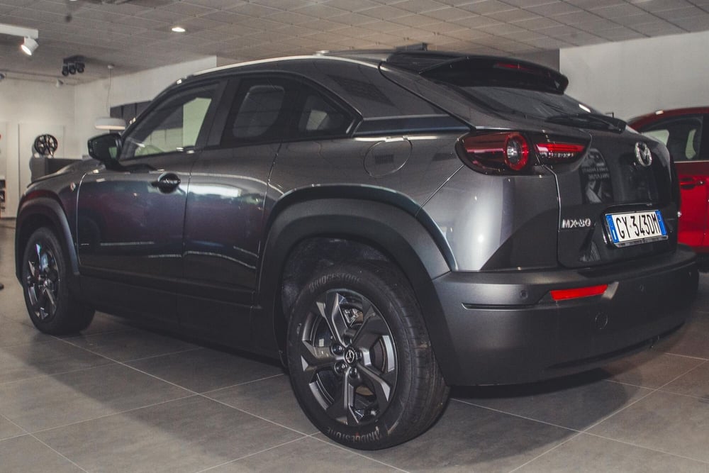 Mazda MX-30 nuova a Verbano Cusio Ossola (6)