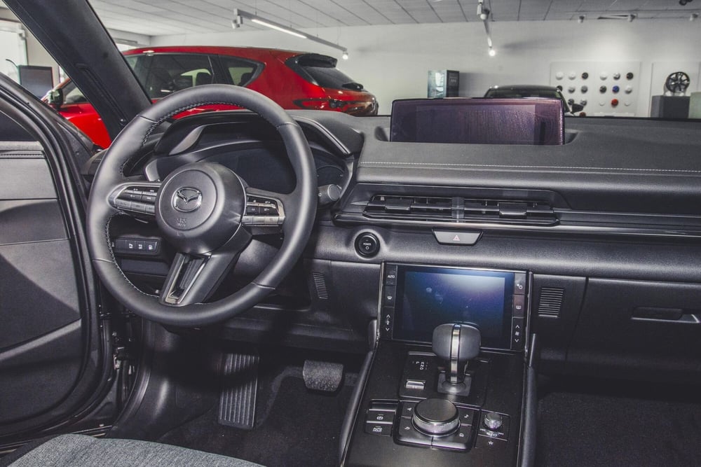 Mazda MX-30 nuova a Verbano Cusio Ossola (7)